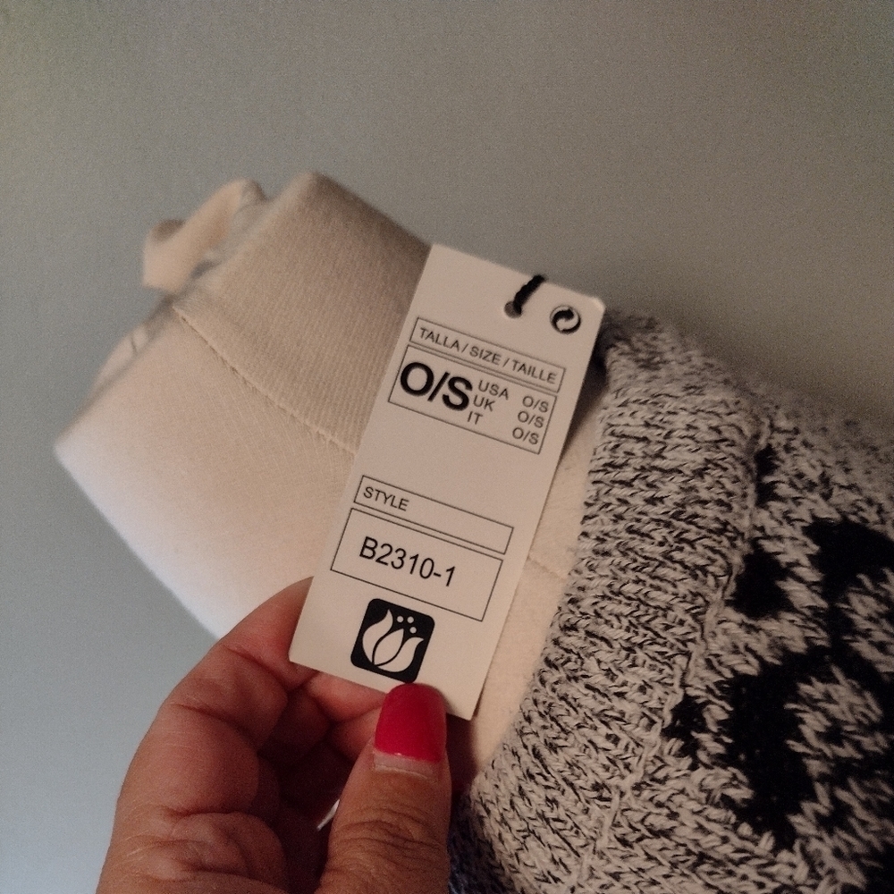 Anna Morgan NWT poncho size 46wide 33 long. Great For The Winter And Soo Cozy!! - Picture 2 of 7